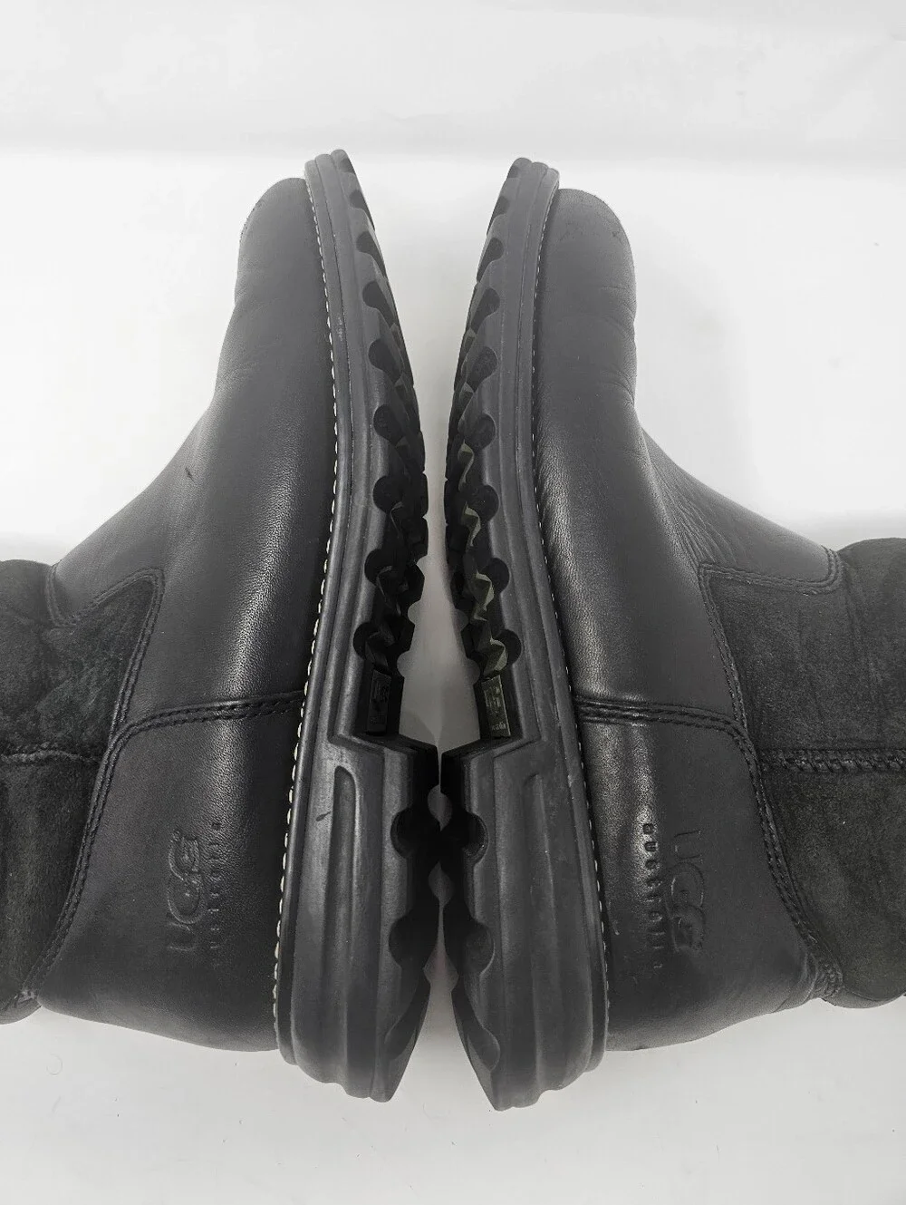 UGG Brooks Women's Black Leather Short Boot Size 9 S/N 5381
